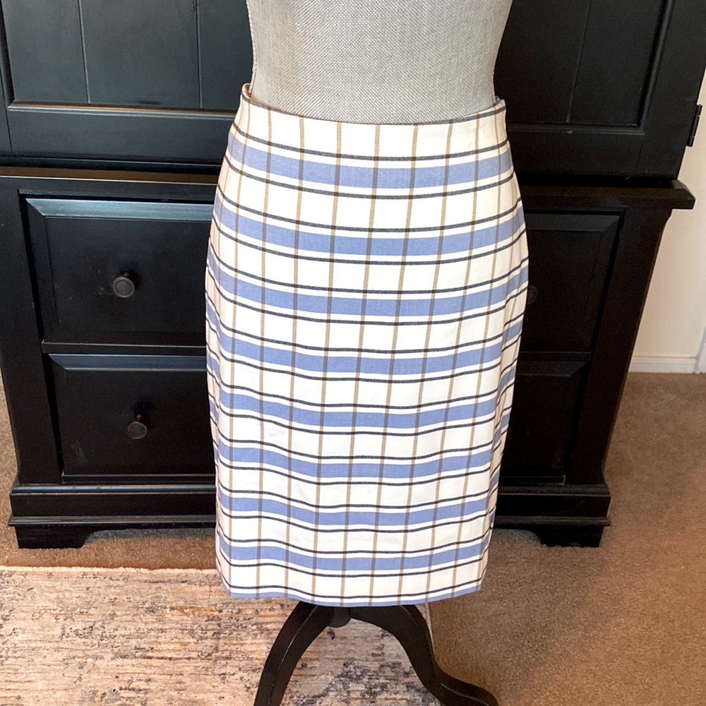 Ann Taylor Plaid Skirt. New with Tags. Size 6.